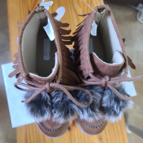 Crazy 8 Brown Moccasin Boots With Pom Poms - Picture 4 of 12
